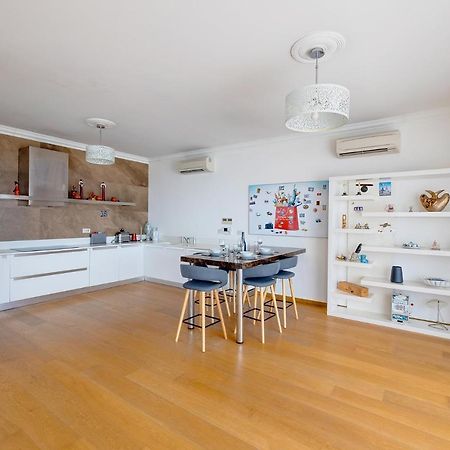 Seafront Apartment In Sliema With Pool, Upmarket Complex Buitenkant foto