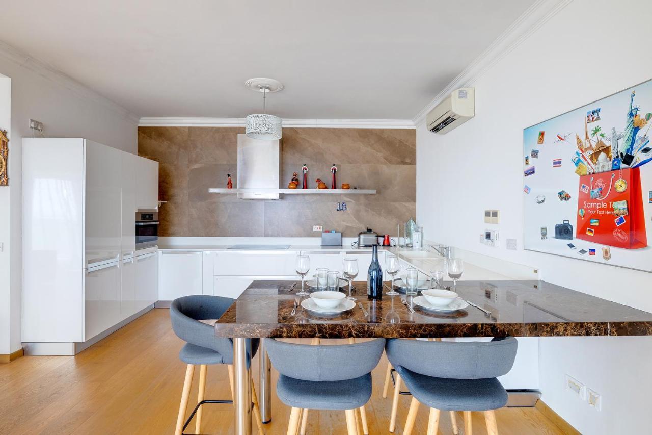 Seafront Apartment In Sliema With Pool, Upmarket Complex Buitenkant foto