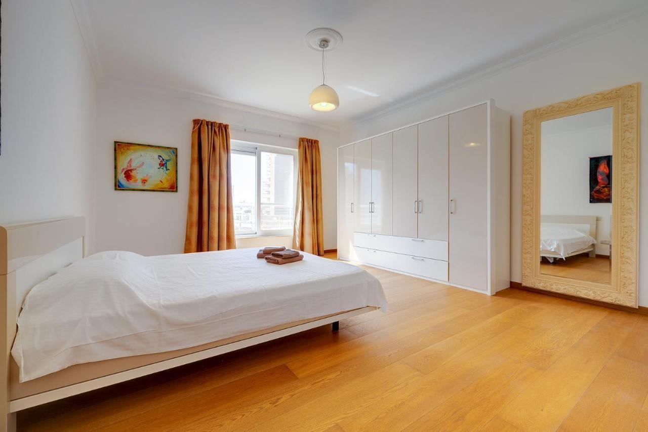 Seafront Apartment In Sliema With Pool, Upmarket Complex Buitenkant foto