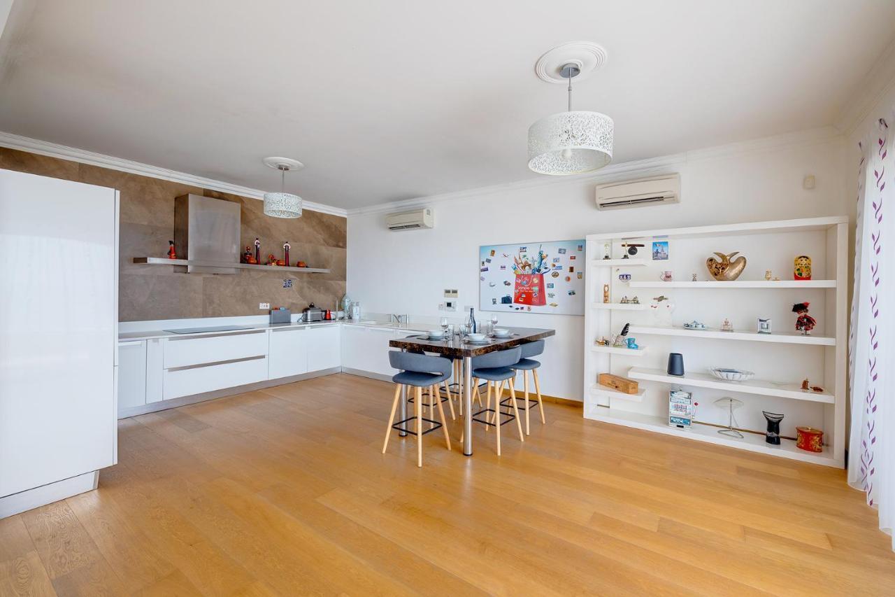 Seafront Apartment In Sliema With Pool, Upmarket Complex Buitenkant foto