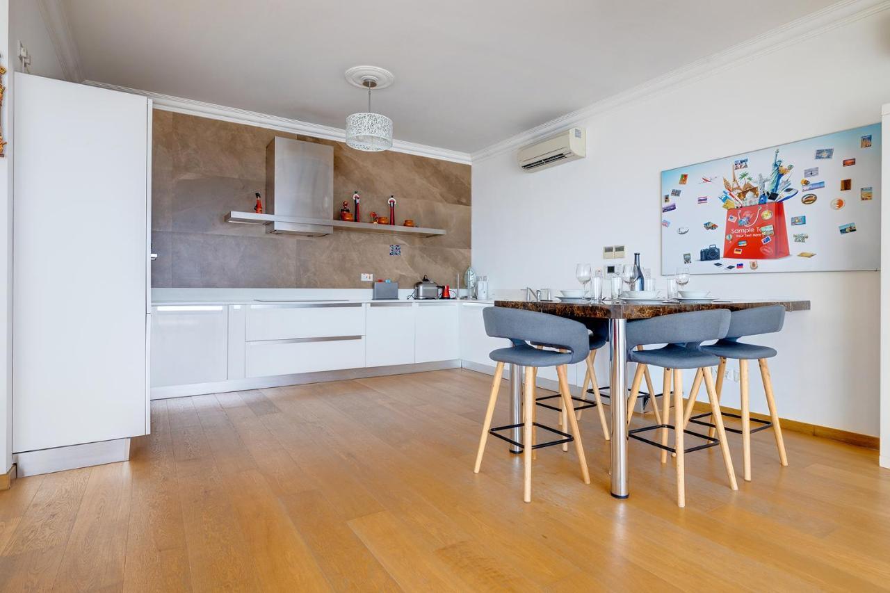 Seafront Apartment In Sliema With Pool, Upmarket Complex Buitenkant foto