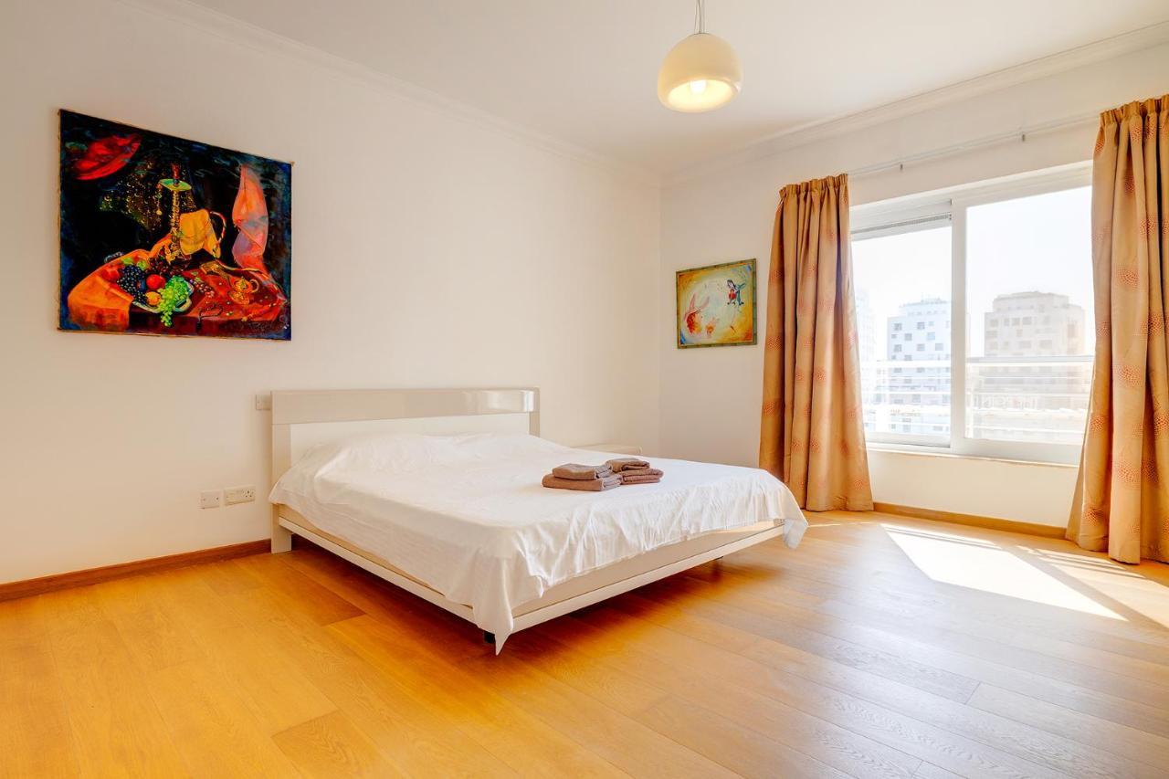 Seafront Apartment In Sliema With Pool, Upmarket Complex Buitenkant foto