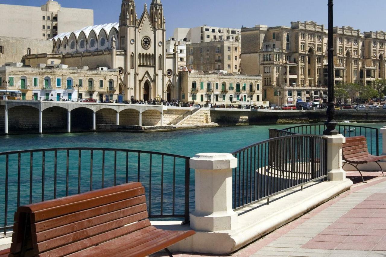 Seafront Apartment In Sliema With Pool, Upmarket Complex Buitenkant foto