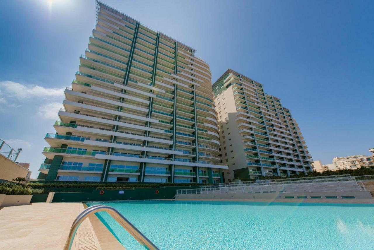Seafront Apartment In Sliema With Pool, Upmarket Complex Buitenkant foto