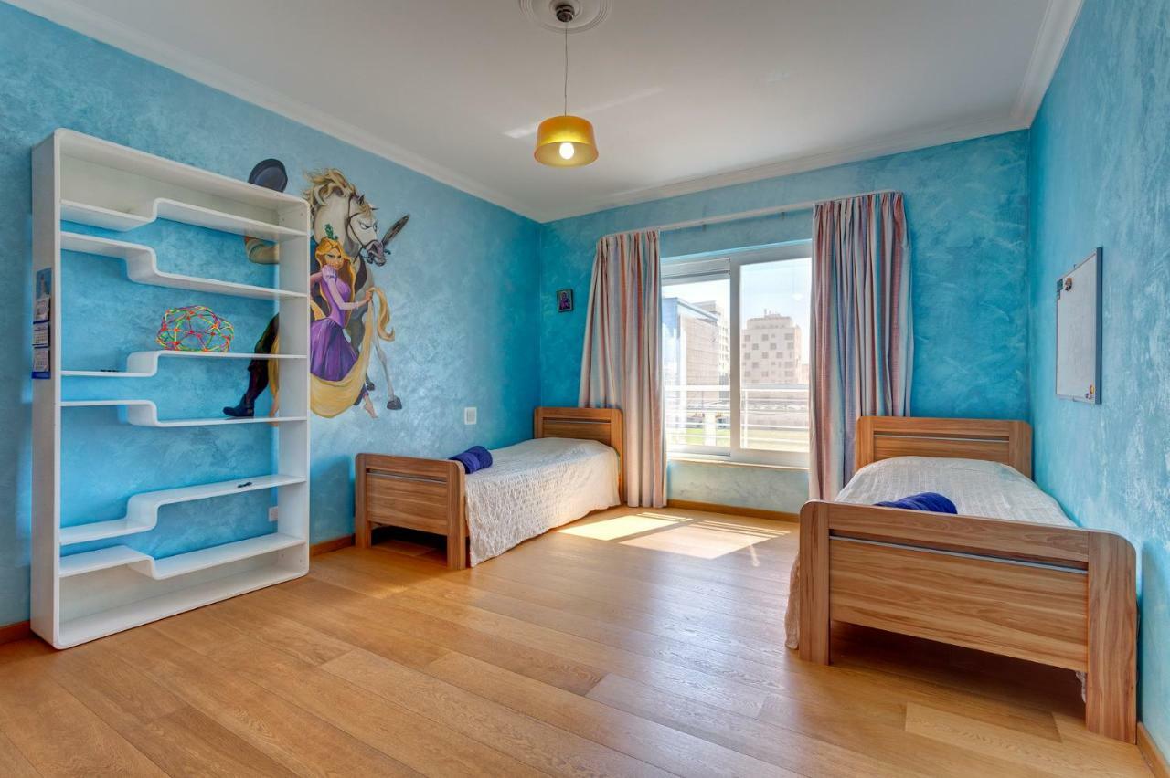 Seafront Apartment In Sliema With Pool, Upmarket Complex Buitenkant foto