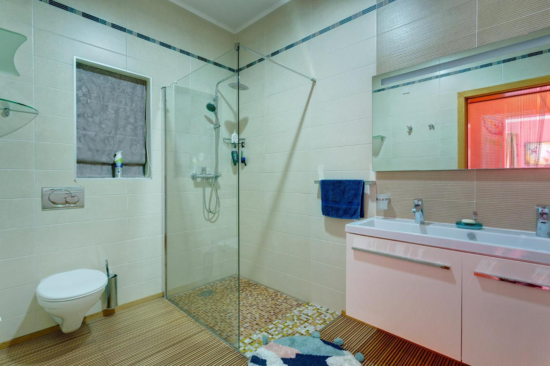 Seafront Apartment In Sliema With Pool, Upmarket Complex Buitenkant foto