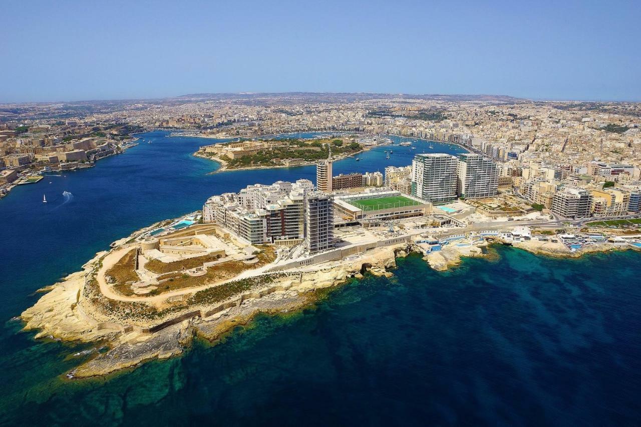 Seafront Apartment In Sliema With Pool, Upmarket Complex Buitenkant foto