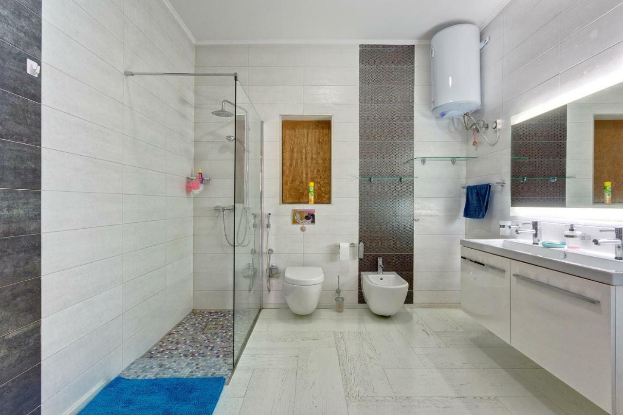 Seafront Apartment In Sliema With Pool, Upmarket Complex Buitenkant foto