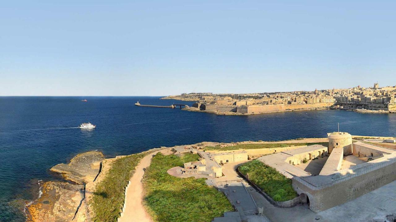 Seafront Apartment In Sliema With Pool, Upmarket Complex Buitenkant foto