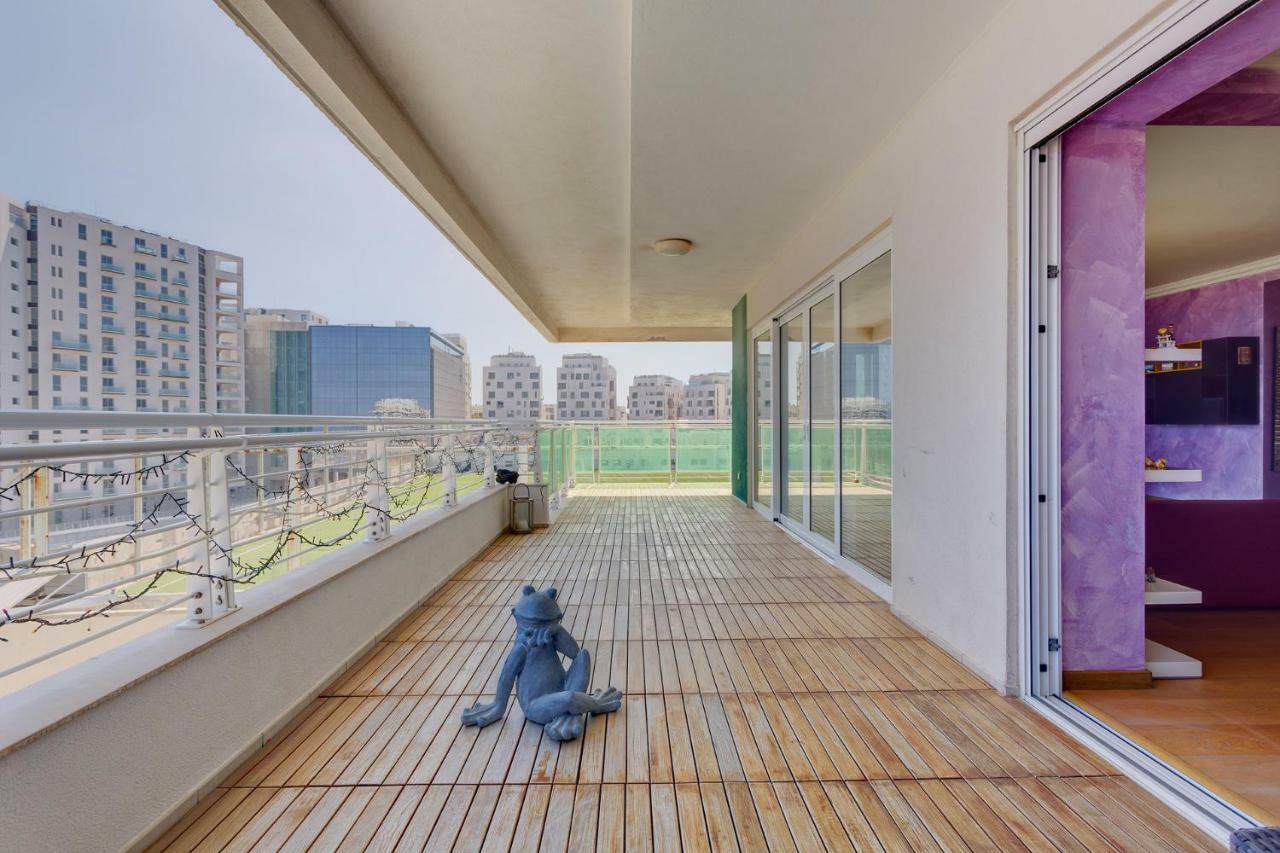 Seafront Apartment In Sliema With Pool, Upmarket Complex Buitenkant foto